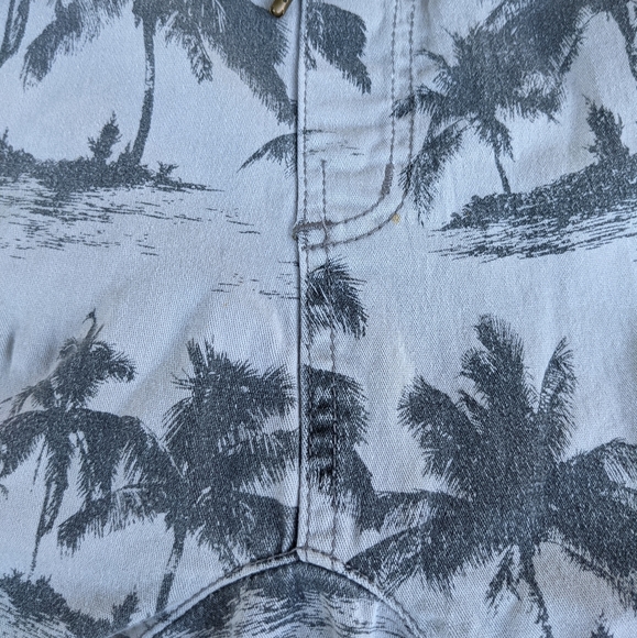 Brooklyn Cloth shorts tropical print cargo shorts. size medium - Picture 10 of 14